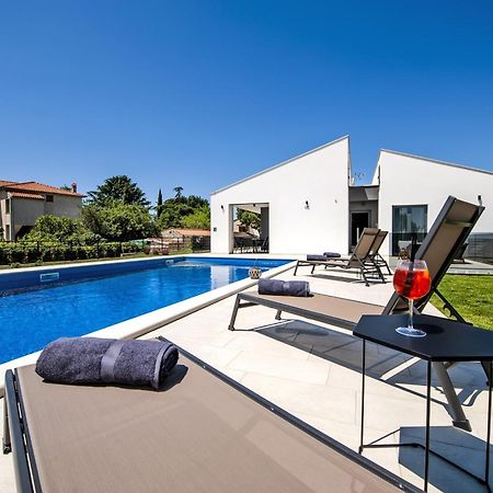 Villa Xo Ровінь Екстер'єр фото