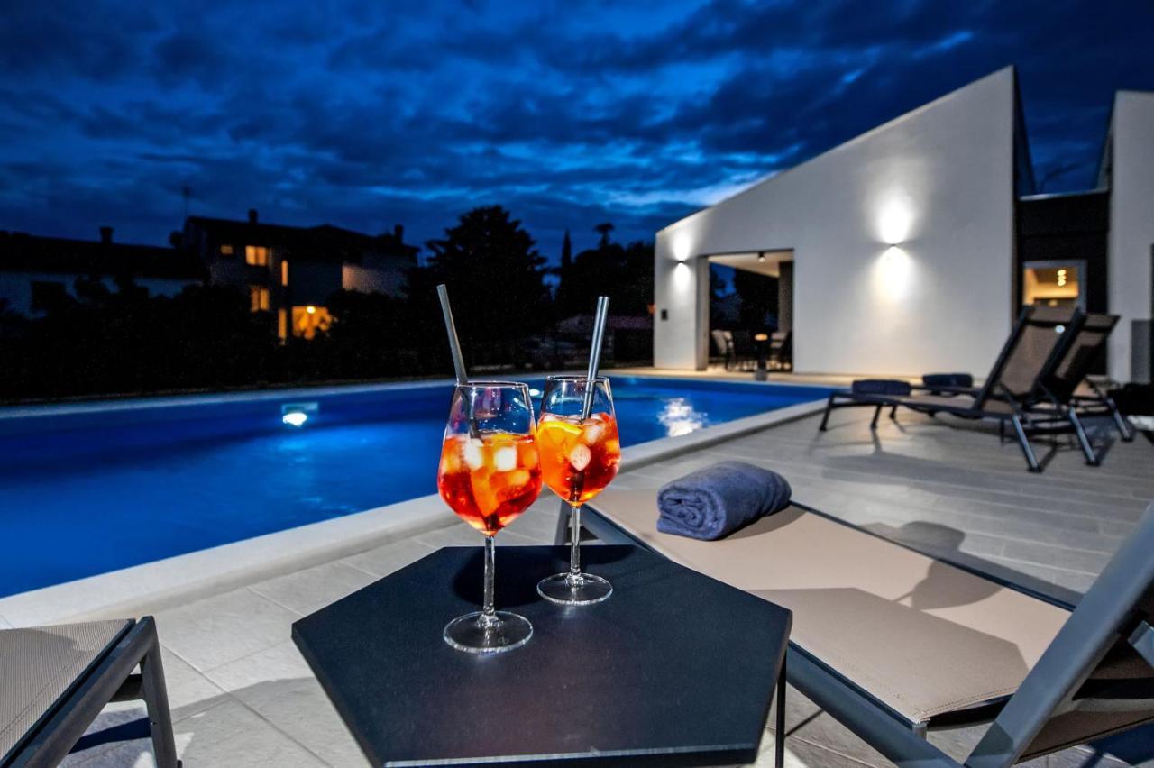 Villa Xo Ровінь Екстер'єр фото