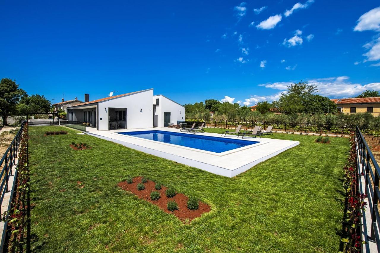 Villa Xo Ровінь Екстер'єр фото