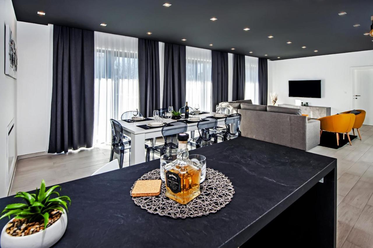 Villa Xo Ровінь Екстер'єр фото